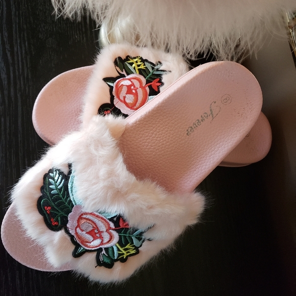 Slippers - Picture 2 of 2